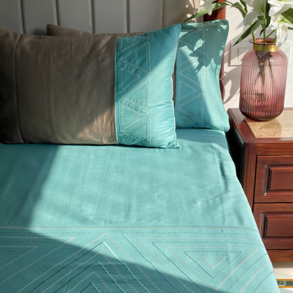 Traid Turquoise Taupe