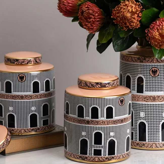 Decorative jars with Roman colosseum design